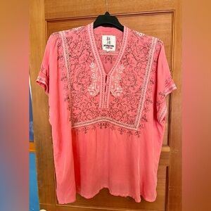 Johnny Was 
Pete &Greta
Coral Embroidered Blouse